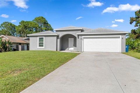 House in Palm Bay, Florida 4 bedrooms, 159.23 sq.m. № 1856167 - photo 1