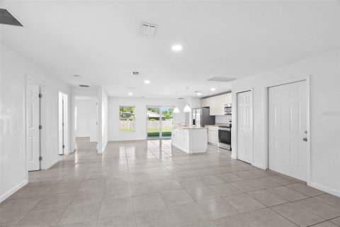 House in Palm Bay, Florida 4 bedrooms, 159.23 sq.m. № 1856167 - photo 5