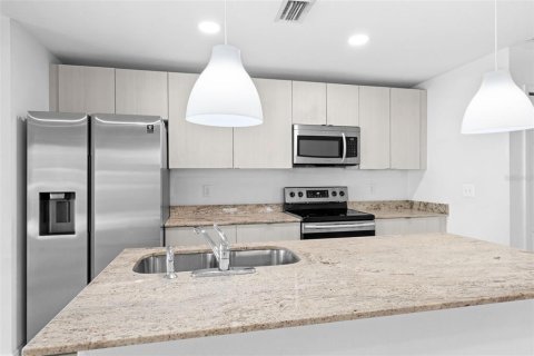 House in Palm Bay, Florida 4 bedrooms, 159.23 sq.m. № 1856167 - photo 8