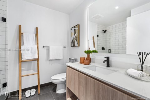 Condo in Miami, Florida, 2 bedrooms  № 1863944 - photo 10