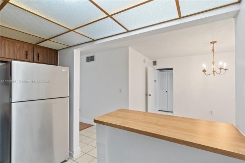 Condo in Plantation, Florida, 1 bedroom  № 1939819 - photo 9