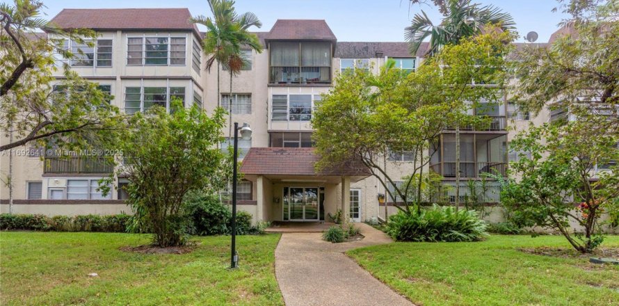 Condo in Plantation, Florida, 1 bedroom № 1939819