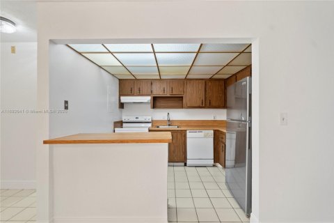 Condo in Plantation, Florida, 1 bedroom  № 1939819 - photo 6