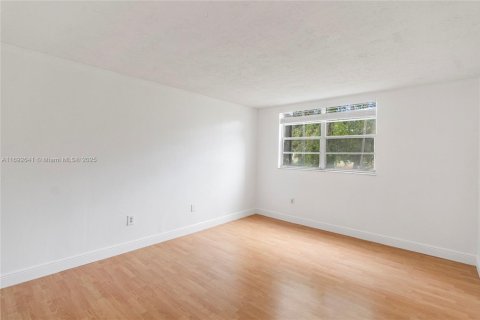 Condo in Plantation, Florida, 1 bedroom  № 1939819 - photo 17