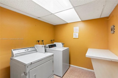 Condo in Plantation, Florida, 1 bedroom  № 1939819 - photo 21