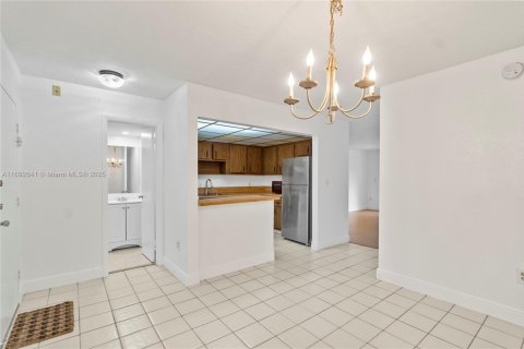 Condo in Plantation, Florida, 1 bedroom  № 1939819 - photo 5