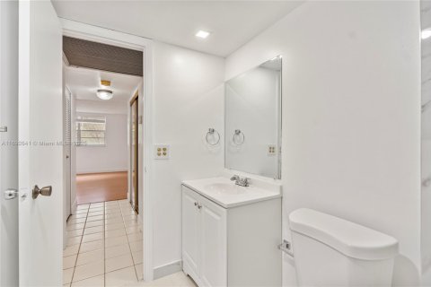 Condo in Plantation, Florida, 1 bedroom  № 1939819 - photo 12