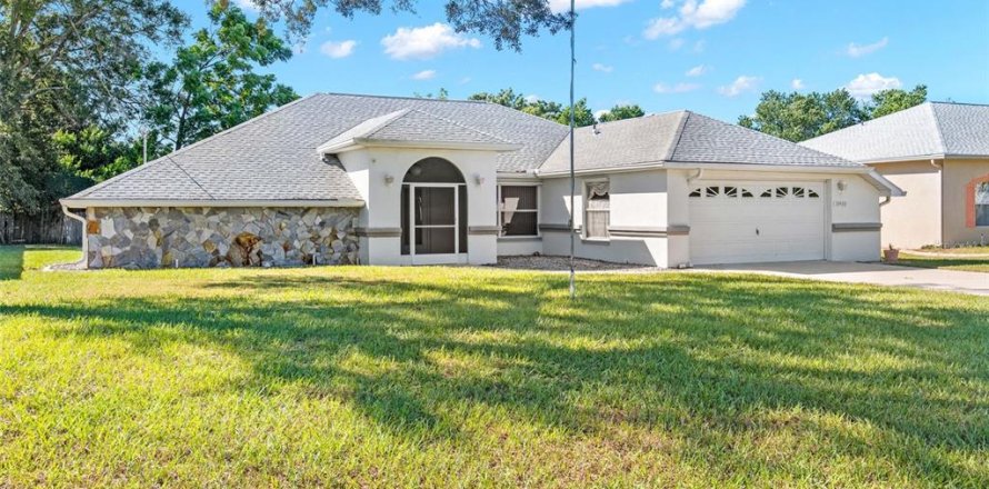 Villa ou maison à Spring Hill, Floride 3 chambres, 174.1 m2 № 2431613