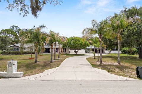 Casa en venta en Lakeland, Florida, 4 dormitorios, 393.91 m2 № 2223327 - foto 4