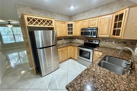 Touwnhouse à vendre à Riverview, Floride: 3 chambres, 139.91 m2 № 1888669 - photo 4