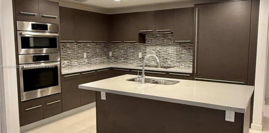 Appartement à Doral, Floride 3 chambres, 140.65 m2 № 1882207