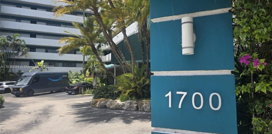 Condominio en Miami, Florida, 1 dormitorio № 1823533