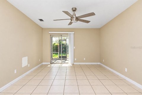 Appartement à louer à Kissimmee, Floride: 2 chambres, 92.34 m2 № 2413416 - photo 4