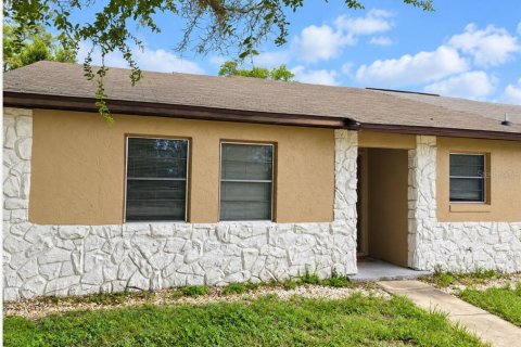 Appartement à louer à Kissimmee, Floride: 2 chambres, 92.34 m2 № 2413416 - photo 3