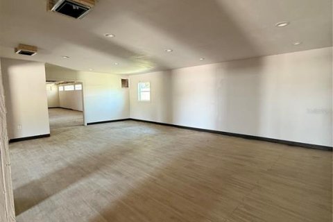 Commercial property in Auburndale, Florida 388.33 sq.m. № 2196669 - photo 4