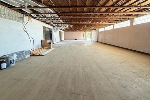 Commercial property in Auburndale, Florida 388.33 sq.m. № 2196669 - photo 7