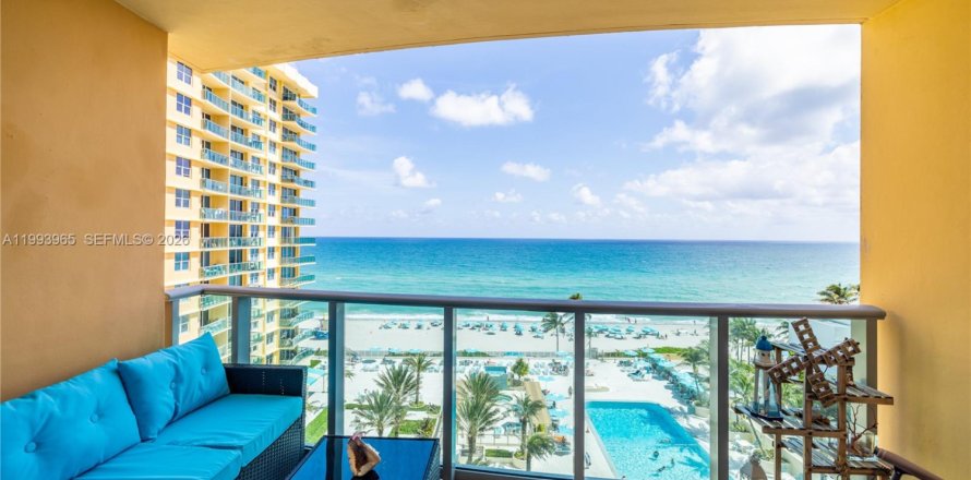 Кондоминиум с 1 спальней в Холливуд, Флорида № 2055688