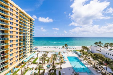 Снять в аренду кондоминиум в Холливуд, Флорида 1 спальня, 69.21м2, № 2055688 - фото 21