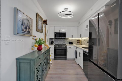 Снять в аренду кондоминиум в Холливуд, Флорида 1 спальня, 69.21м2, № 2055688 - фото 4