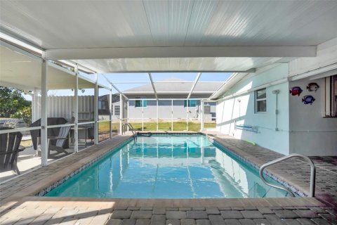 House in Port Charlotte, Florida 3 bedrooms, 143.44 sq.m. № 2433450 - photo 6