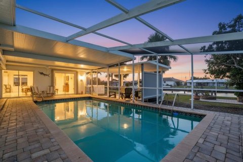 House in Port Charlotte, Florida 3 bedrooms, 143.44 sq.m. № 2433450 - photo 5