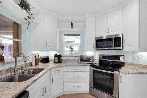 House in Port Charlotte, Florida 3 bedrooms, 143.44 sq.m. № 2433450 - photo 16