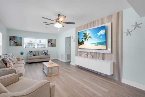 House in Port Charlotte, Florida 3 bedrooms, 143.44 sq.m. № 2433450 - photo 18