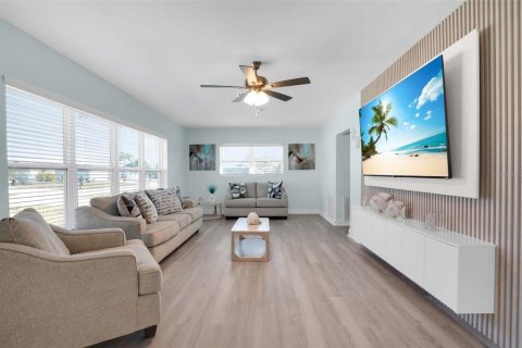 House in Port Charlotte, Florida 3 bedrooms, 143.44 sq.m. № 2433450 - photo 19