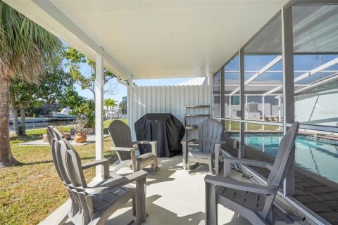 House in Port Charlotte, Florida 3 bedrooms, 143.44 sq.m. № 2433450 - photo 10