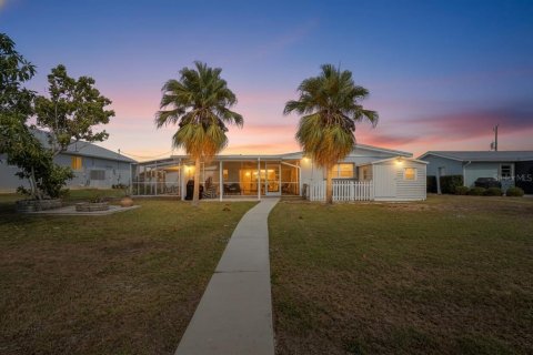 House in Port Charlotte, Florida 3 bedrooms, 143.44 sq.m. № 2433450 - photo 13