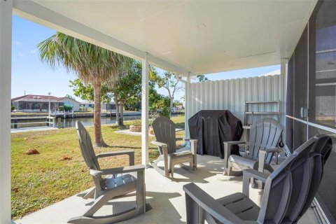 House in Port Charlotte, Florida 3 bedrooms, 143.44 sq.m. № 2433450 - photo 11