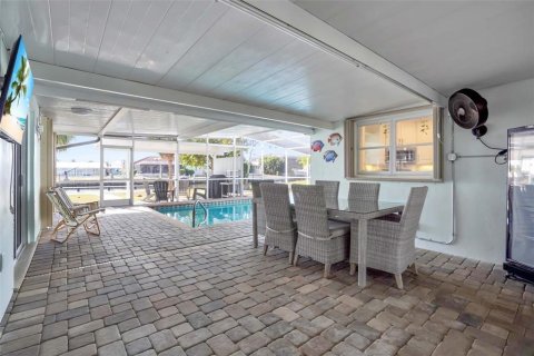 House in Port Charlotte, Florida 3 bedrooms, 143.44 sq.m. № 2433450 - photo 9
