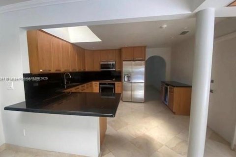 Casa en alquiler en Miami, Florida, 3 dormitorios, 213.95 m2 № 1923509 - foto 10