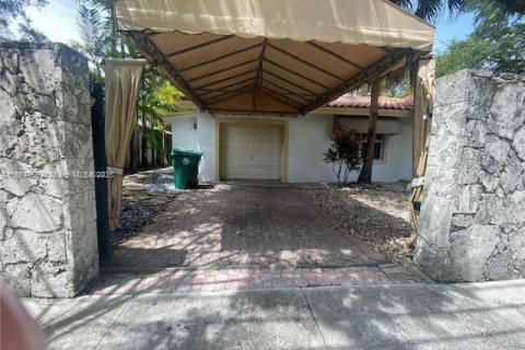 Casa en alquiler en Miami, Florida, 3 dormitorios, 213.95 m2 № 1923509 - foto 5
