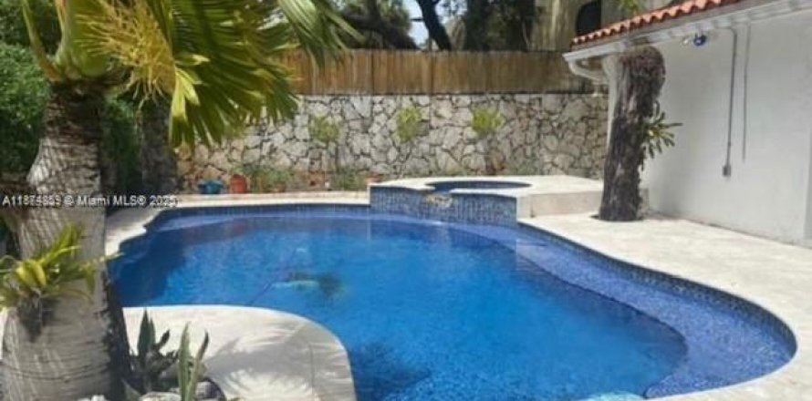 Casa en Miami, Florida 3 dormitorios, 213.95 m2 № 1923509