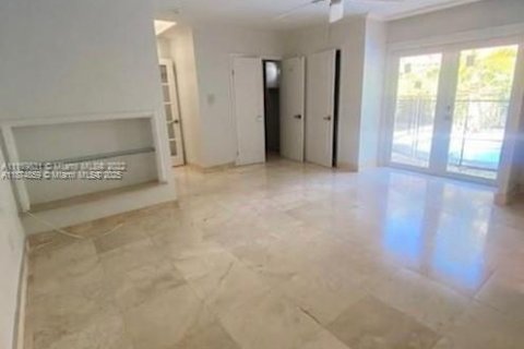 Casa en alquiler en Miami, Florida, 3 dormitorios, 213.95 m2 № 1923509 - foto 7