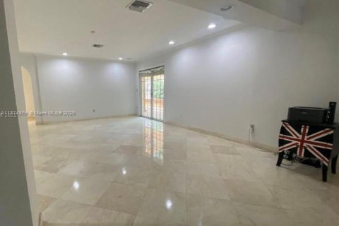 Casa en alquiler en Miami, Florida, 3 dormitorios, 213.95 m2 № 1923509 - foto 20