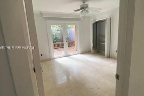 Casa en alquiler en Miami, Florida, 3 dormitorios, 213.95 m2 № 1923509 - foto 13