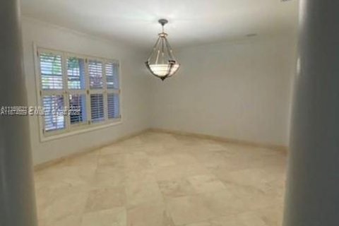 Casa en alquiler en Miami, Florida, 3 dormitorios, 213.95 m2 № 1923509 - foto 17