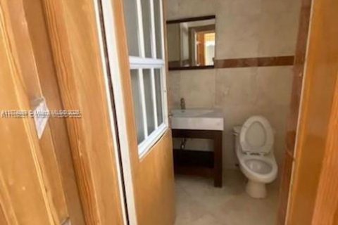 Casa en alquiler en Miami, Florida, 3 dormitorios, 213.95 m2 № 1923509 - foto 11