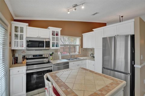 Villa ou maison à louer à Miami, Floride: 3 chambres, 131.46 m2 № 2003665 - photo 19