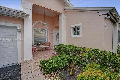 Villa ou maison à louer à Miami, Floride: 3 chambres, 131.46 m2 № 2003665 - photo 4