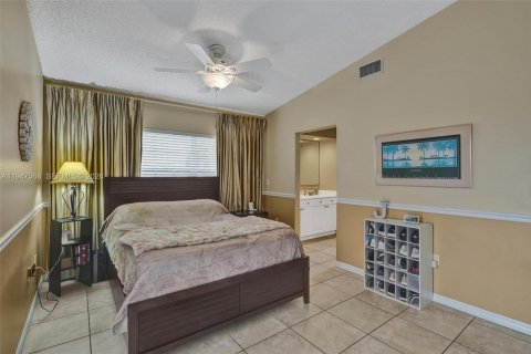 Villa ou maison à louer à Miami, Floride: 3 chambres, 131.46 m2 № 2003665 - photo 10