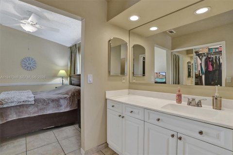 Villa ou maison à louer à Miami, Floride: 3 chambres, 131.46 m2 № 2003665 - photo 15