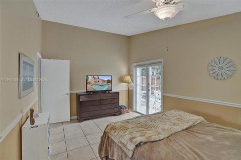 Villa ou maison à louer à Miami, Floride: 3 chambres, 131.46 m2 № 2003665 - photo 12