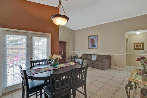 Villa ou maison à louer à Miami, Floride: 3 chambres, 131.46 m2 № 2003665 - photo 7