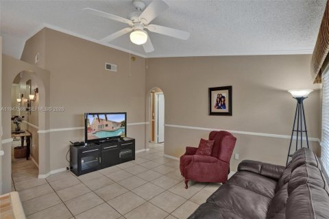 Villa ou maison à louer à Miami, Floride: 3 chambres, 131.46 m2 № 2003665 - photo 24