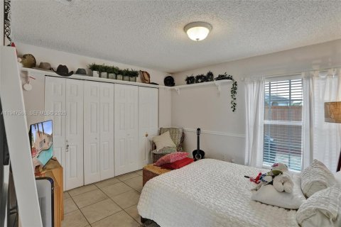 Villa ou maison à louer à Miami, Floride: 3 chambres, 131.46 m2 № 2003665 - photo 26