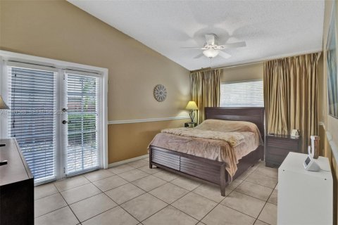 Villa ou maison à louer à Miami, Floride: 3 chambres, 131.46 m2 № 2003665 - photo 9