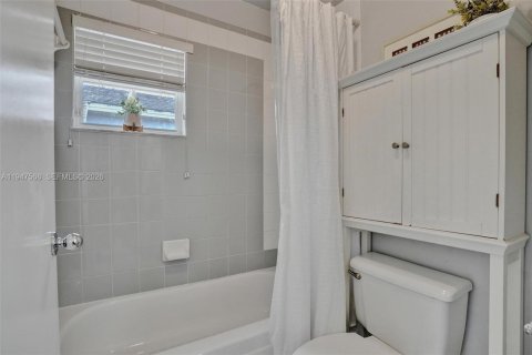 Villa ou maison à louer à Miami, Floride: 3 chambres, 131.46 m2 № 2003665 - photo 30